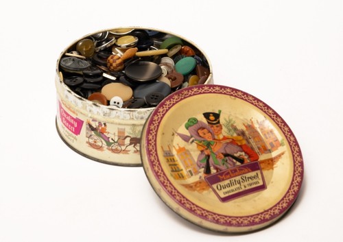 Blechkiste mit knöpfen - mit, knopf
