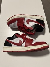 Air Jordan 1 Low Schuh (Damen)Weiß/Schwarz/Sail/GymRedGröße 40