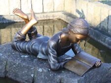 Bronzefigur eines liegenden