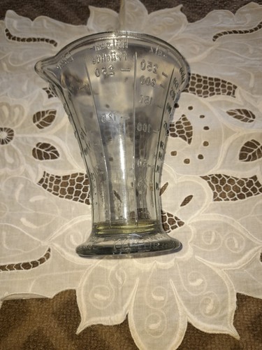 Antiker glas meßbecher ddr - glas,
