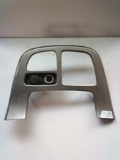 Aschenbecher mitte vorn für