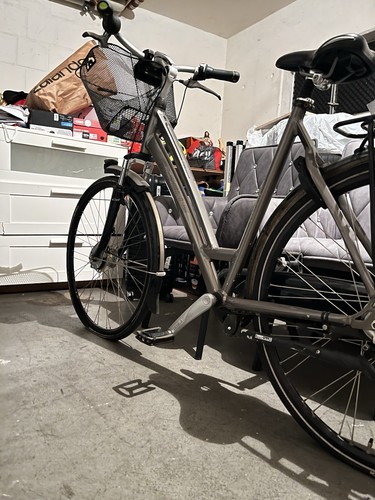 Zwei fahrräder für ein preis - zwei,