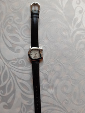 Damen-Armbanduhr mit Steinbesatz von Aigner, Lederarmband