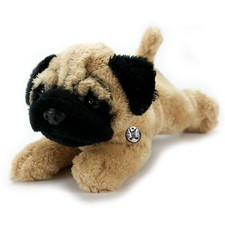 Mops Kuscheltier Hund liegend