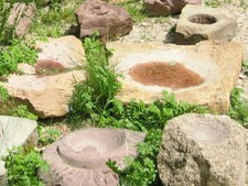 Quellstein naturstein findling - quellstein,