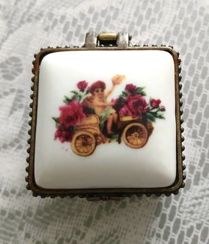 Pillendose porzellan von wj - von,