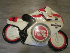 Sehr alte Lucky Strike Motorrad, mit funktionierender Uhr, Kunststoff,
