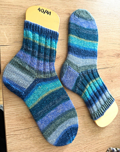 Handgestrickte socken paar - handgestrickte,