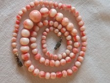 Antike Koralle  Engelshaut  Halskette  Gewicht 35 Gramm Länge 56 cm 