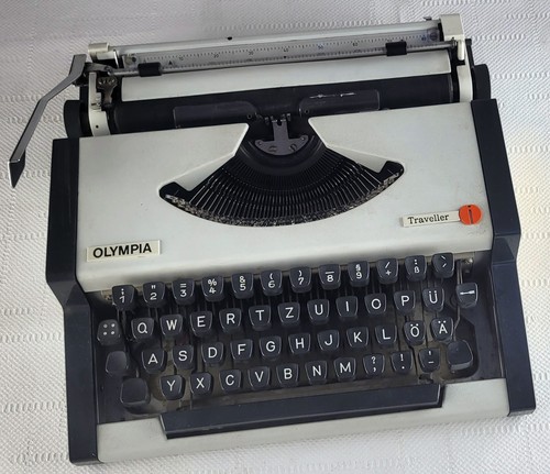 Vintage aeg olympia traveller - vintage,