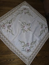 Von Hand Bestickte Tischdecke