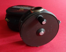 V. GUTE VERKLEIDETE LINKSHAND