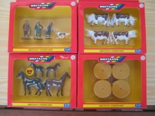 Siku Farmer! Britains Farmyard Farmfamilie, Pferde, Rinder, Rundballen 1:32 OVP