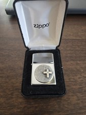 Zippo Feuerzeug mit Kreuzmotiv