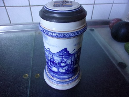 Bierkrug aus porzellan mit - porzellan,