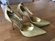 Ausgefallene d'Orsay Pumps