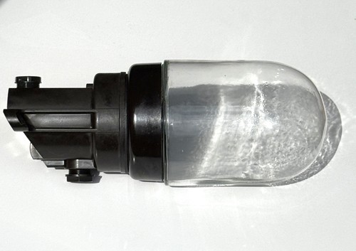 Alte braune wandlampe aus - alte,