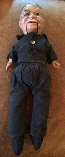Eine vintage bauchrednerpuppe - eine,
