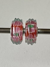 Trollbeads ? 1 Riffel in rot mit pink/grünen Blumen, links ? LAA925