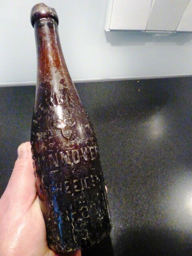 Uralter prägeflasche - -, "