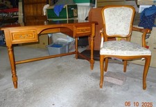 Damen-Schreibtisch 120x65x75 cm mit Sessel 55x60x95 cm, 90er Jahre gut erhalten