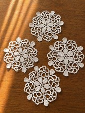 Handgehäkeltes Deckchen 4x