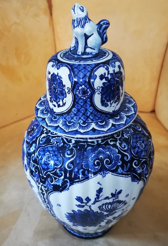 Deckelvase aus keramik von - deckelvase,