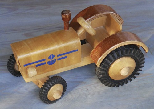 Holztraktor von vero - holztraktor,