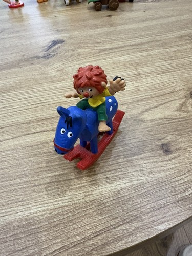 Pumuckl auf schaukelpferd - schaukelpferd, 1983