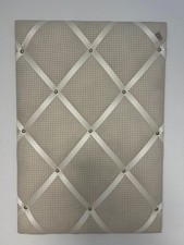 P&F Memoboard 65×45 cm – Landhausstil Karo Beige – Satinbänder & Knöpfe