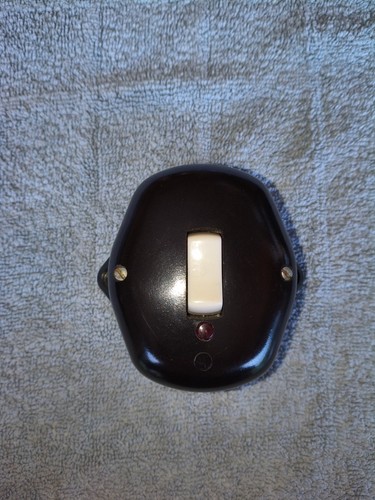Aufputz lichtschalter bakelit - lichtschalter,