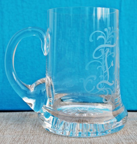 Bierkrug aus glas mit - aus,