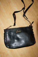 Guess Damen kleine Umhängetasche schwarz gold Acessoires Clutch