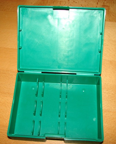 Eine grüne kunstoffbox - ,