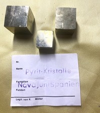 Pyrit Würfel Kristall aus
