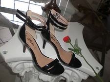 NEU T-Riemchen High Heels