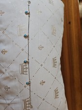 Feine Fußkette 925er Silber mit türkisfarbenen Herzanhängern.