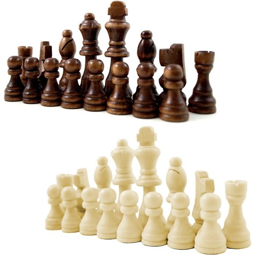 Schachfiguren aus holz mit - schachfiguren,