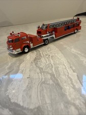 Praline H0 Feuerwehr, amerikanischer FireTruck, rot