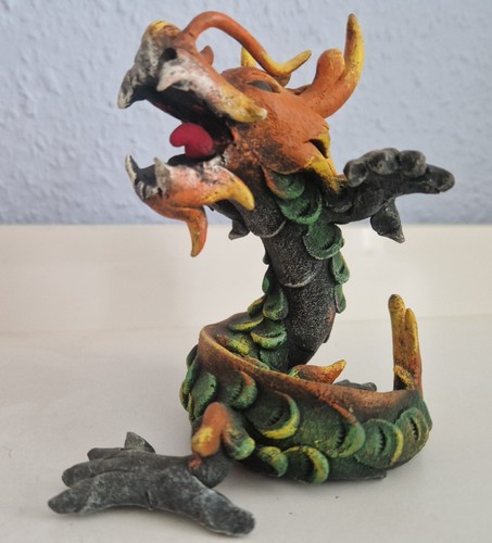 Kleine drachen skulptur aus - kleine,