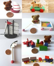 Spielzeug Nachziehwagen Flugzeug Teddy Pferd Zug Trommel Puppe Miniatur 1:12 