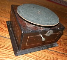 ORIG.alter Holzkasten Motor