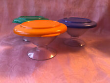 TUPPERWARE, 3 Dessert-, Eisschalen 14cm, glasklar mit Fuß und bunten Deckeln