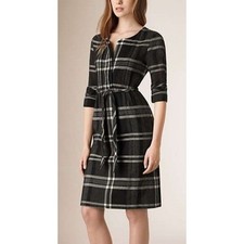 Sehr Schönes Burberry Kleid