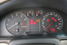 Audi A4 B5 Tacho Tachometer Kombiinstrument 230000km 8D0919861C Benziner 1,8 ADR