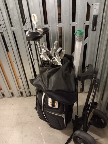Golfbag mit schlägern und - golfbag,