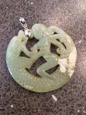 Amulette Anhänger Jadescheibe Erotik Erotika Frau Drache China