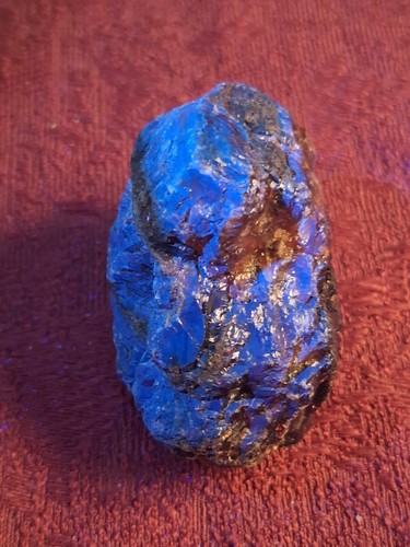 Blauer bernstein aus - bernstein, sumatra