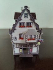 H0 Vollmer 3667 Friseursalon INTERCOIFFEUR mit Inneneinrichtung