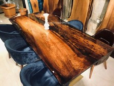 Maßgefertigter Epoxid-Tisch